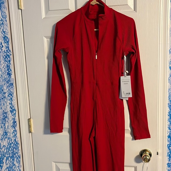 KEYS goddess bodysuit red ALICIA KEYS X ATHLETA NWT - rib texture - Picture 3 of 4